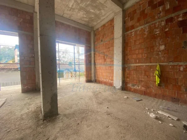 Tirane, shitet ambjent Kati 0, 96 m² 260.000 € (Rruga e Elbasanit, Shkolla Osman Myderizi)