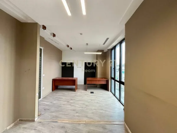 Tirane, shitet zyre Kati 8, 146 m² 499.000 € (Neom110490)