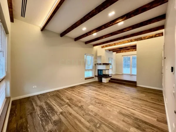 Tirane, shitet Vile 4+1+Aneks+Ballkon Kati 0, 410 m² 1.150.000 € (Neom110471)