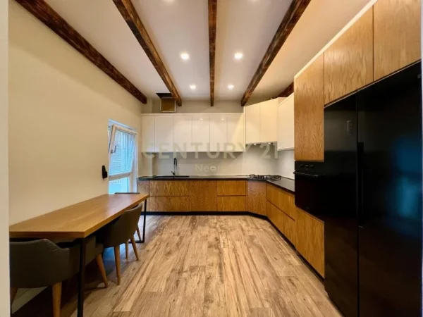 Tirane, shitet Vile 4+1+Aneks+Ballkon Kati 0, 410 m² 1.150.000 € (Neom110471)