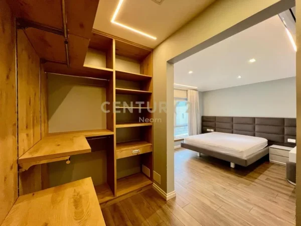 Tirane, shitet Vile 4+1+Aneks+Ballkon Kati 0, 410 m² 1.150.000 € (Neom110471)