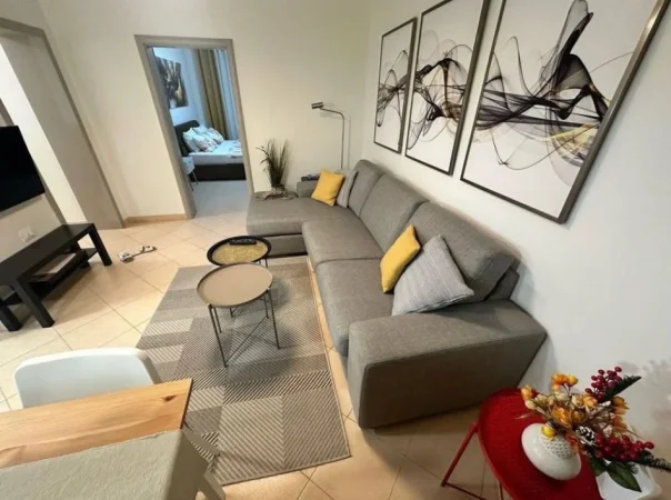 Tirane, jepet me qera 1+1 Kati 3, 60 m² 600 € (Rruga Muhamed Gjollesha)