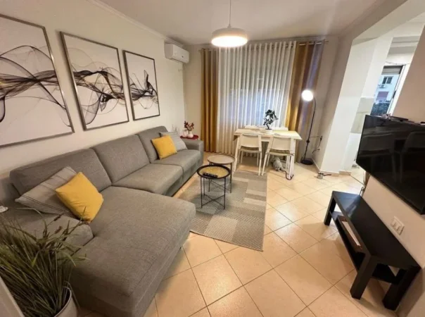 Tirane, jepet me qera 1+1 Kati 3, 60 m² 600 € (Rruga Muhamed Gjollesha)