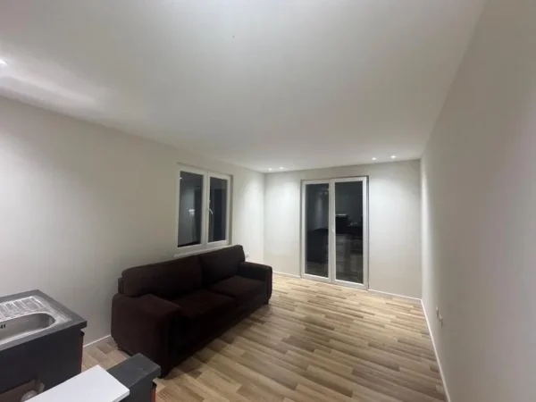 Tirane, shitet apartament 2+1+Ballkon Kati 3, 76 m² 154.000 € (tek Mine Peza)