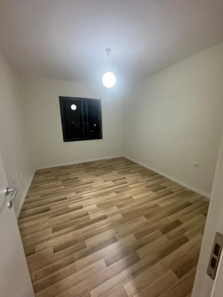 Tirane, shitet apartament 2+1+Ballkon Kati 3, 76 m² 154.000 € (tek Mine Peza)