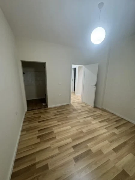 Tirane, shitet apartament 2+1+Ballkon Kati 3, 76 m² 154.000 € (tek Mine Peza)
