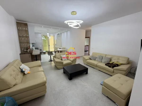 Vlore, shitet apartament 2+1+Ballkon Kati 3, 113 m² 290.000 € (Rruga Murat Tèrbaçi)