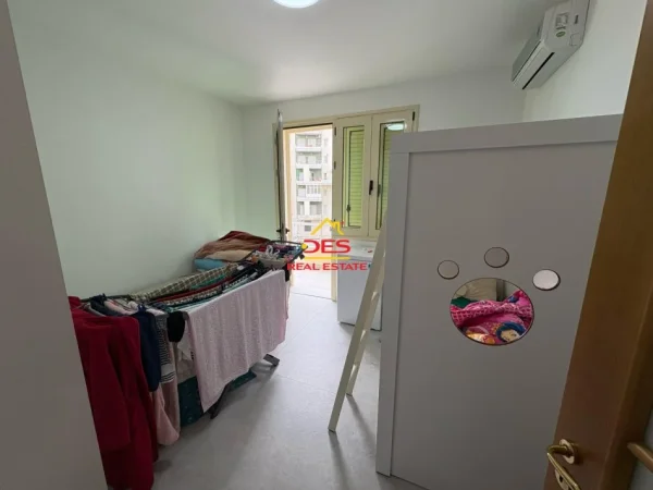 Vlore, shitet apartament 2+1+Ballkon Kati 3, 113 m² 290.000 € (Rruga Murat Tèrbaçi)