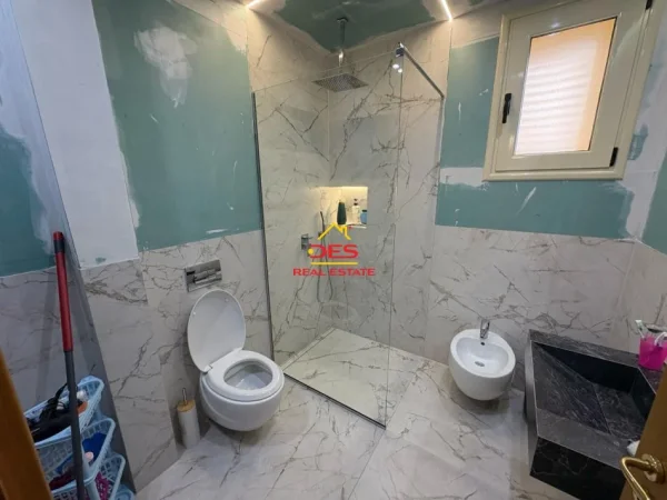 Vlore, shitet apartament 2+1+Ballkon Kati 3, 113 m² 290.000 € (Rruga Murat Tèrbaçi)