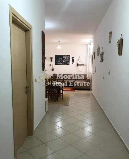 Tirane, jepet me qera apartament 1+1 Kati 1, 98 m² 250 € (Fresku-Kompleksi Lugano)