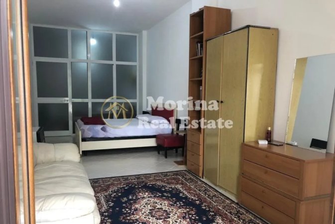 Tirane, jepet me qera apartament 1+1 Kati 1, 98 m² 250 € (Fresku-Kompleksi Lugano)