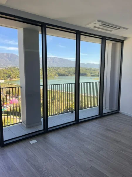 Tirane, jepet me qera zyre , 126 m² 1.300 € (Liqeni Artificial)