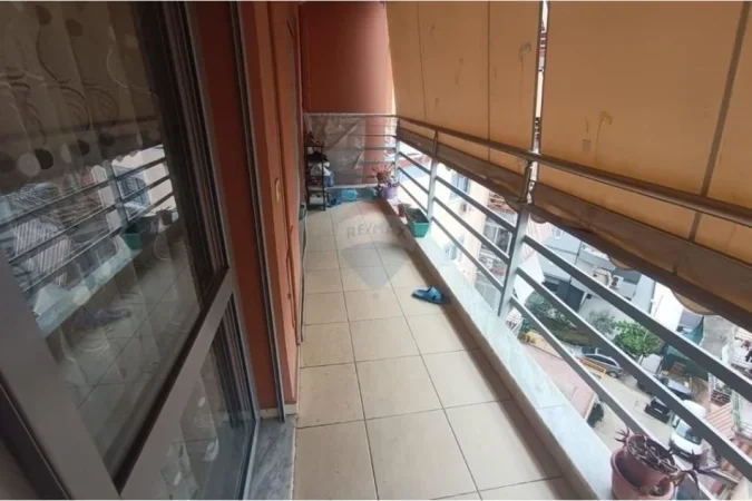 Tirane, jepet me qera apartament 3+1+Aneks+Ballkon Kati 5, 115 m² 600 € (Fresku)