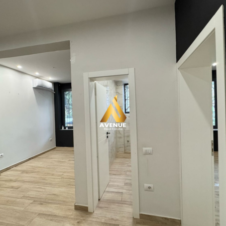 Tirane, jepet me qera zyre Kati 0, 50 m² 500 € (emin duraku)