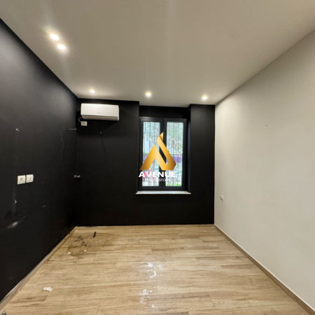 Tirane, jepet me qera zyre Kati 0, 50 m² 500 € (emin duraku)