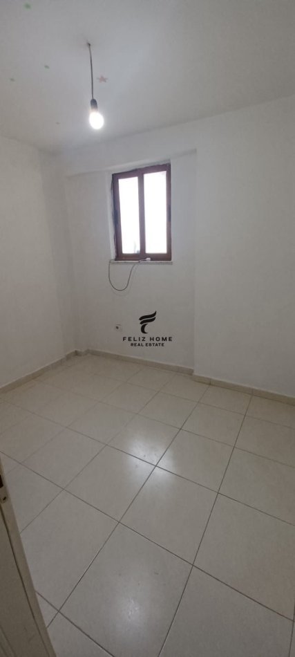 Tirane, jepet me qera apartament 3+1+Ballkon Kati 2, 110 m² 350 € (XHAMLLIK)