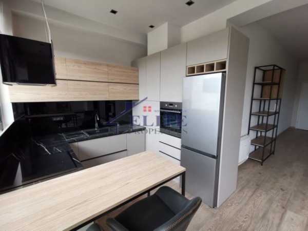 Tirane, jepet me qera apartament 2+1+Ballkon Kati 6, 100 m² 1.200 € (Prane Square 21)