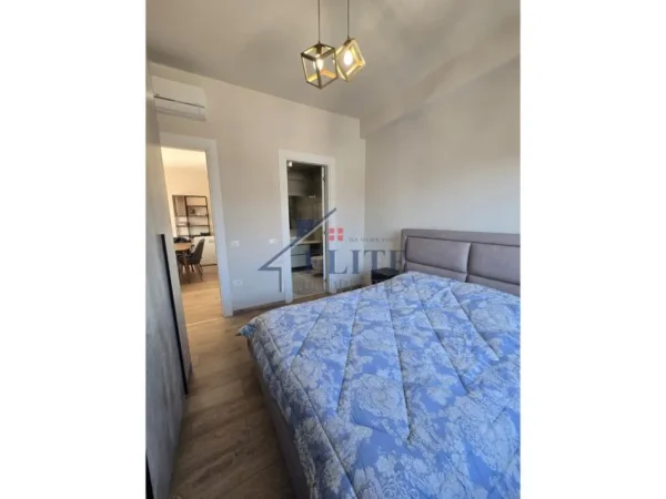 Tirane, jepet me qera apartament 2+1+Ballkon Kati 6, 100 m² 1.200 € (Prane Square 21)
