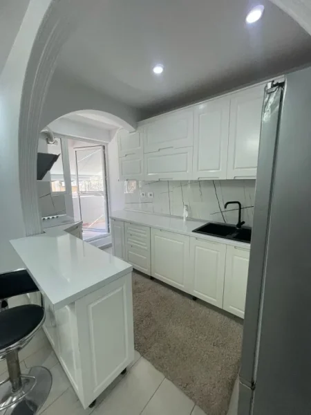 Tirane, shitet apartament 2+1+Ballkon Kati 3, 85 m² 158.000 € (Rruga e Kavajes)