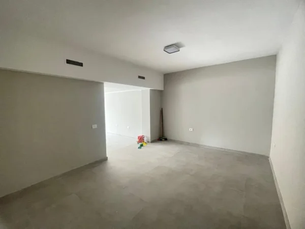 Vlore, shitet dyqan Kati 1, 110 m² 230.000 € (Isa Boletini)