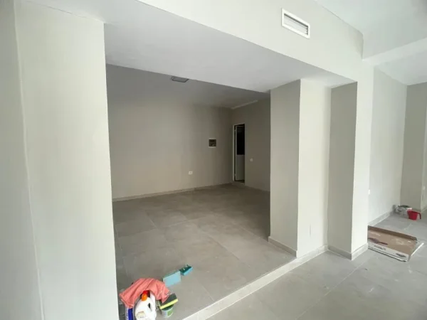 Vlore, shitet dyqan Kati 1, 110 m² 230.000 € (Isa Boletini)