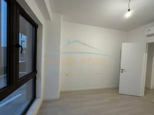 Tirane, jepet me qera apartament 2+1+Aneks+Ballkon Kati 1, 95 m² 700 € (myslym shyri)