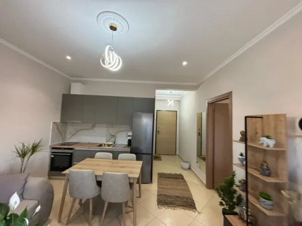 Tirane, jepet me qera apartament 1+1+Aneks+Ballkon Kati 3, 550 € (rruga e kavajes)