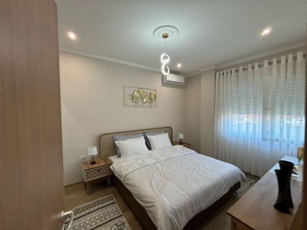 Tirane, jepet me qera apartament 1+1+Aneks+Ballkon Kati 3, 550 € (rruga e kavajes)