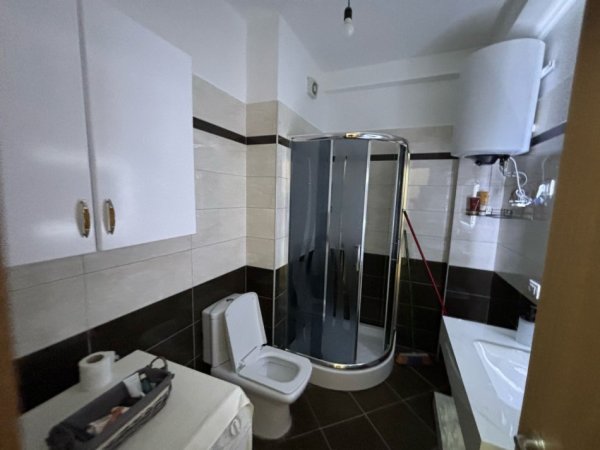 Tirane, jepet me qera apartament 1+1+Aneks+Ballkon Kati 3, 550 € (rruga e kavajes)