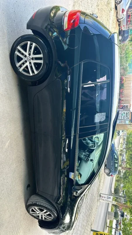 Tirane, shes makine GOLF 6 Nafte, blu e errët automatik 170.000 km 6.400 €