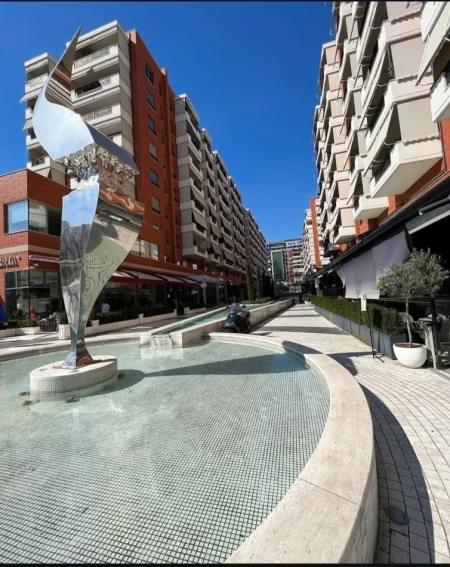 Tirane, shitet apartament 2+1+Ballkon , 345.600 € (Rruga E Kavajes)