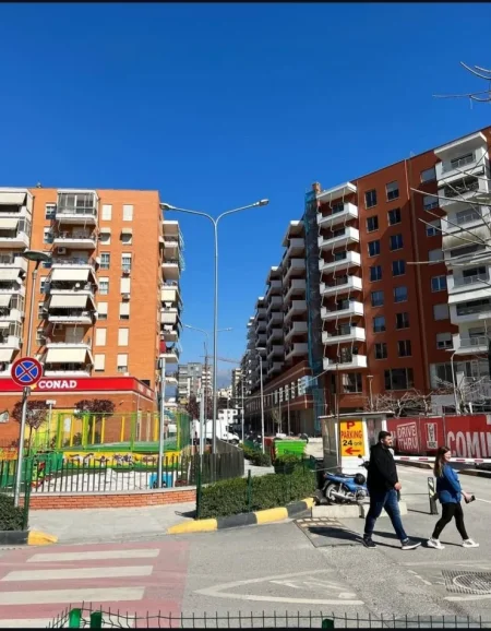 Tirane, shitet apartament 2+1+Ballkon , 345.600 € (Rruga E Kavajes)