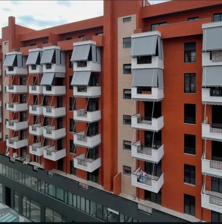 Tirane, shitet apartament 2+1+Ballkon , 345.600 € (Rruga E Kavajes)