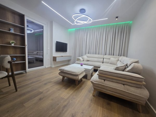 Tirane, jepet me qera apartament 2+1+Aneks+Ballkon Kati 3, 105 m² 750 € (fiori di bosco)