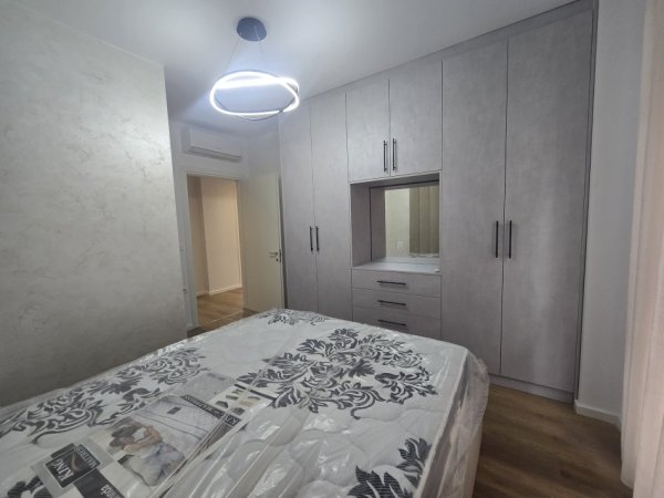 Tirane, jepet me qera apartament 2+1+Aneks+Ballkon Kati 3, 105 m² 750 € (fiori di bosco)