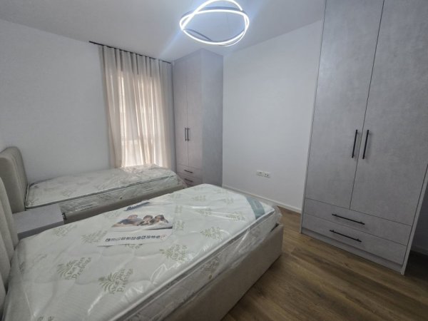 Tirane, jepet me qera apartament 2+1+Aneks+Ballkon Kati 3, 105 m² 750 € (fiori di bosco)