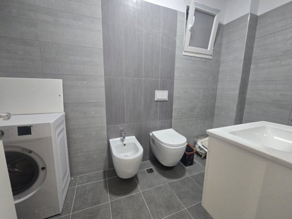 Tirane, jepet me qera apartament 2+1+Aneks+Ballkon Kati 3, 105 m² 750 € (fiori di bosco)