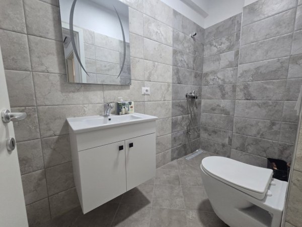 Tirane, jepet me qera apartament 2+1+Aneks+Ballkon Kati 3, 105 m² 750 € (fiori di bosco)