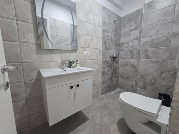 Tirane, jepet me qera apartament 2+1+Aneks+Ballkon Kati 3, 105 m² 750 € (fiori di bosco)