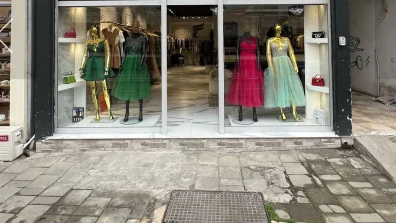 Tirane, shitet dyqan Kati 0, 50 m² 180.000 € (KOMUNA E PARISIT)