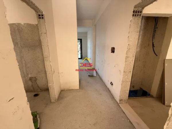 Vlore, shitet apartament 1+1+Ballkon Kati 1, 80 m² (Rruga Dhimitër Konomi)