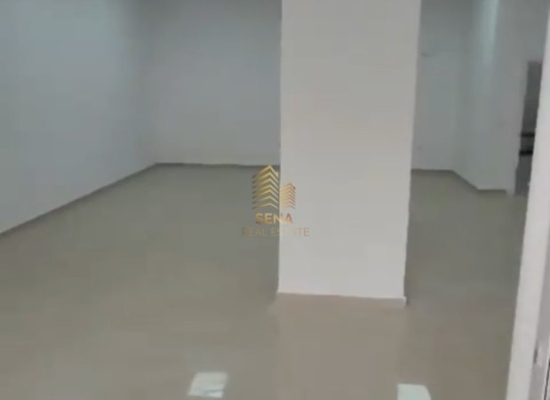 Tirane, jepet me qera ambjent biznesi Kati 1, 80 m² 700 € (pranë bar Artistit)