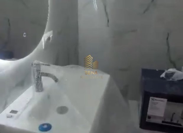 Tirane, jepet me qera ambjent biznesi Kati 1, 80 m² 700 € (pranë bar Artistit)
