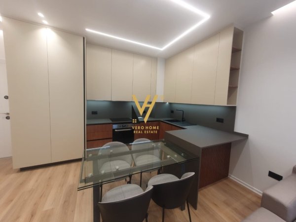 Tirane, jepet me qera apartament 1+1+Ballkon Kati 1, 70 m² 750 € (PORCELAN)