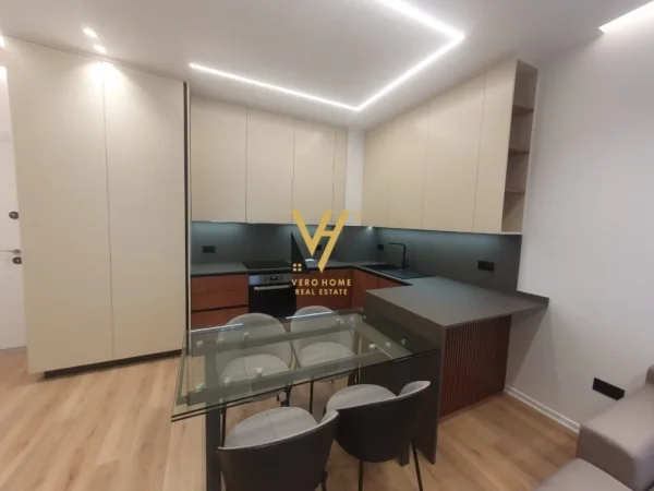 Tirane, jepet me qera apartament 1+1+Ballkon Kati 1, 70 m² 750 € (PORCELAN)