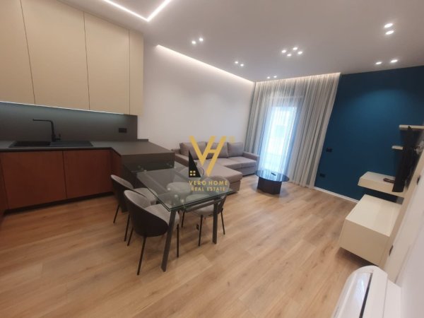 Tirane, jepet me qera apartament 1+1+Ballkon Kati 1, 70 m² 750 € (PORCELAN)