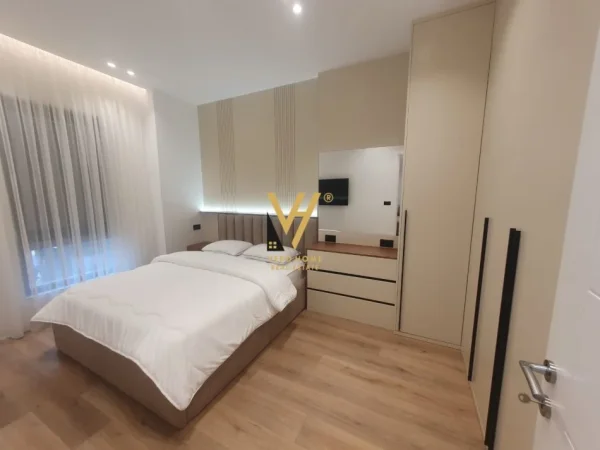 Tirane, jepet me qera apartament 1+1+Ballkon Kati 1, 70 m² 750 € (PORCELAN)