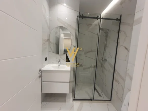 Tirane, jepet me qera apartament 1+1+Ballkon Kati 1, 70 m² 750 € (PORCELAN)