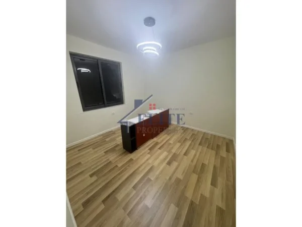 Tirane, shitet apartament 2+1+Ballkon Kati 3, 76 m² 154.000 € (Mine Peza)