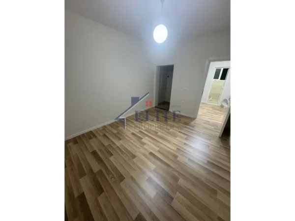 Tirane, shitet apartament 2+1+Ballkon Kati 3, 76 m² 154.000 € (Mine Peza)